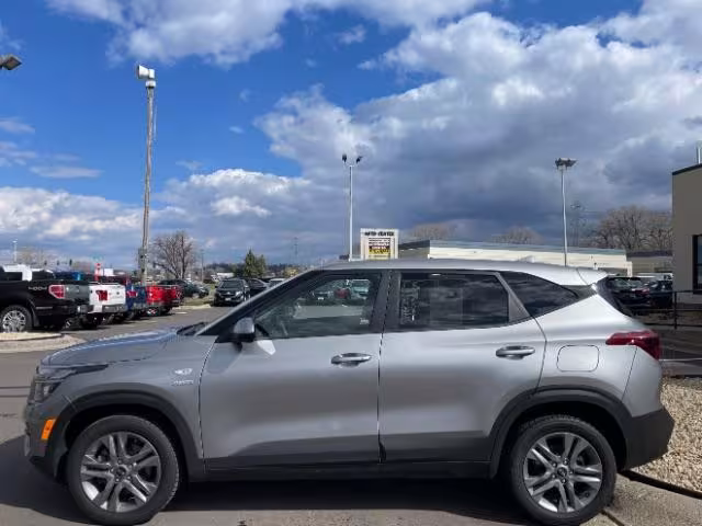 2021 Kia Seltos - KNDEPCAA3M7133763 - Image #4