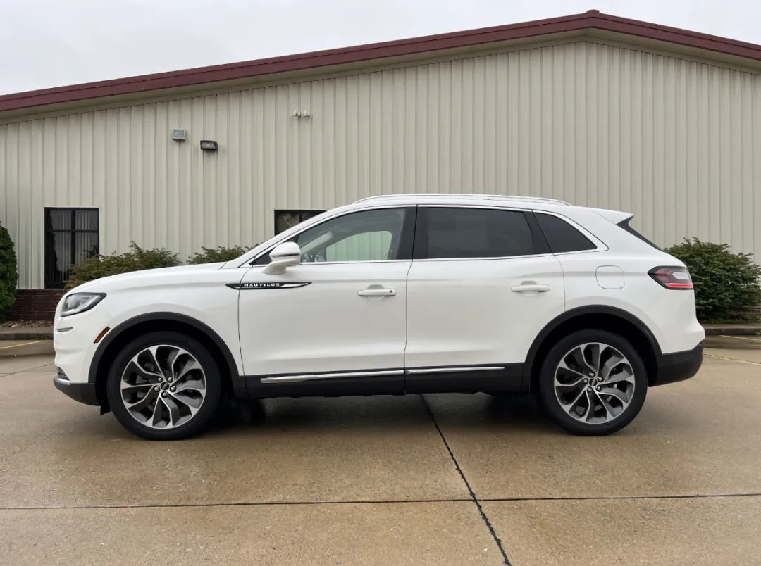 2021 Lincoln Nautilus - 2LMPJ8K97MBL11211 - Image #11