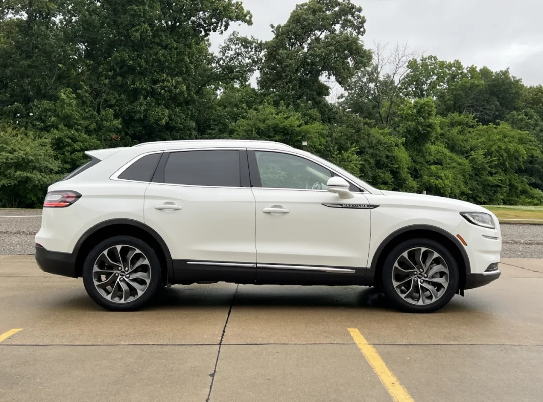 2021 Lincoln Nautilus - 2LMPJ8K97MBL11211 - Image #12