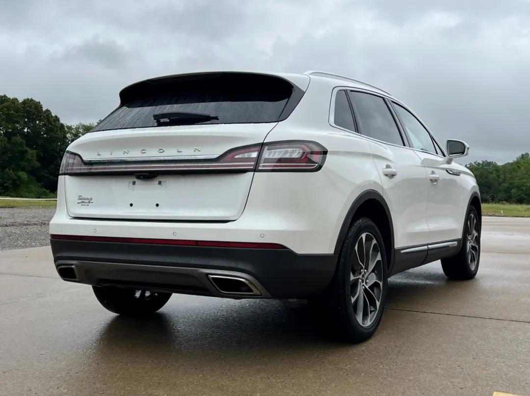 2021 Lincoln Nautilus - 2LMPJ8K97MBL11211 - Image #13
