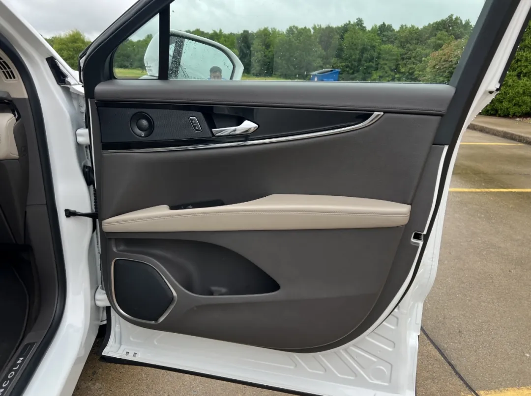 2021 Lincoln Nautilus - 2LMPJ8K97MBL11211 - Image #19