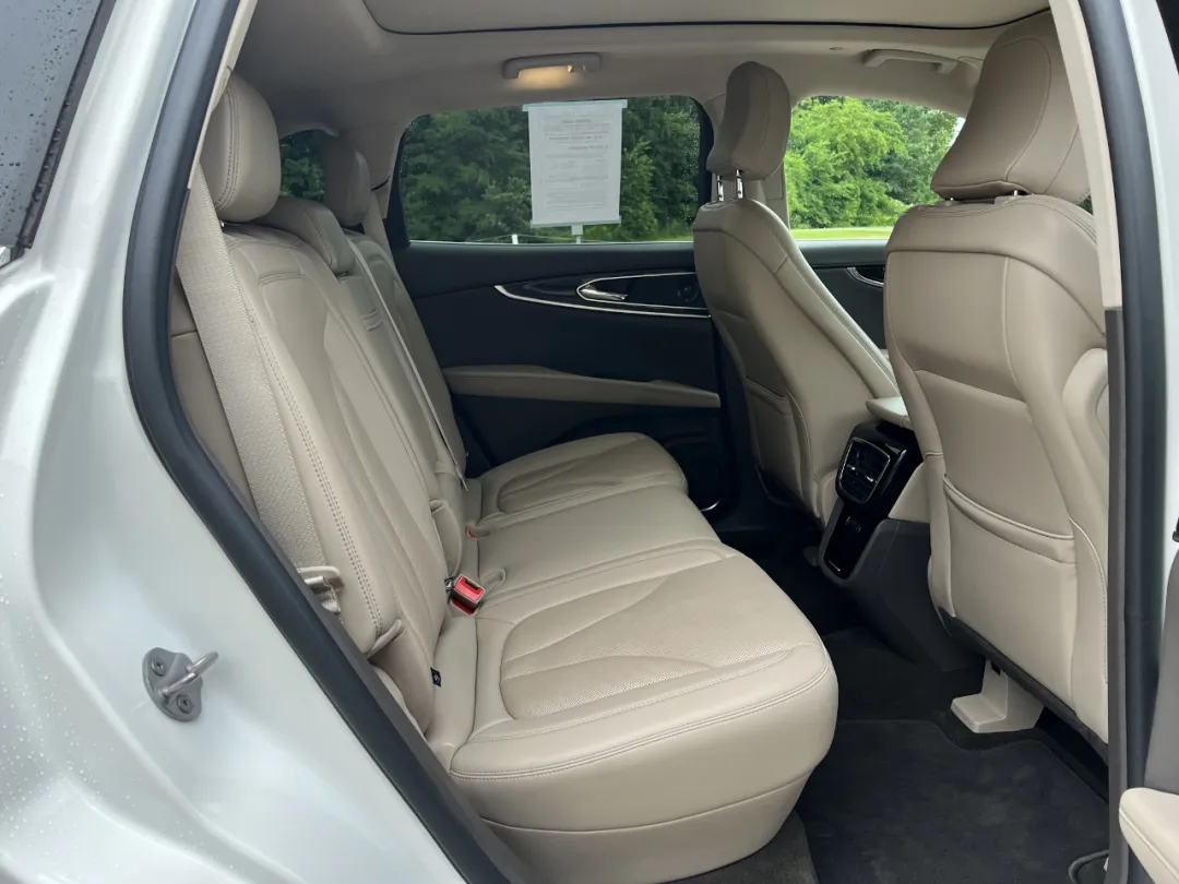 2021 Lincoln Nautilus - 2LMPJ8K97MBL11211 - Image #22