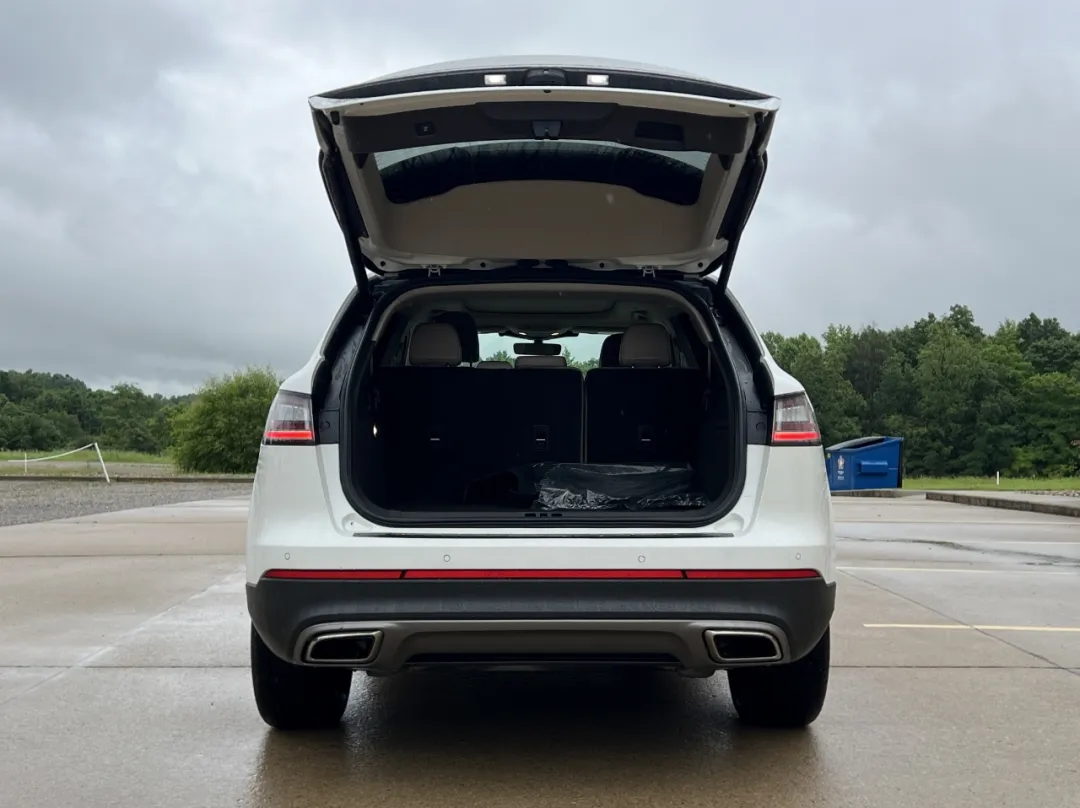 2021 Lincoln Nautilus - 2LMPJ8K97MBL11211 - Image #23
