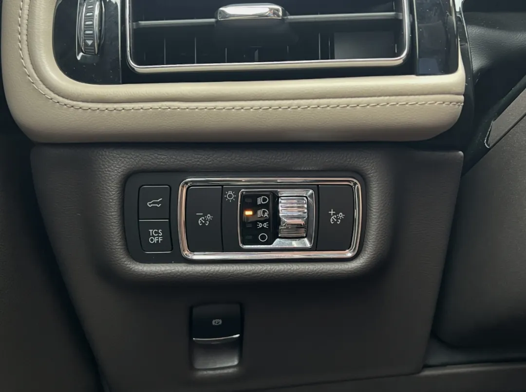 2021 Lincoln Nautilus - 2LMPJ8K97MBL11211 - Image #34