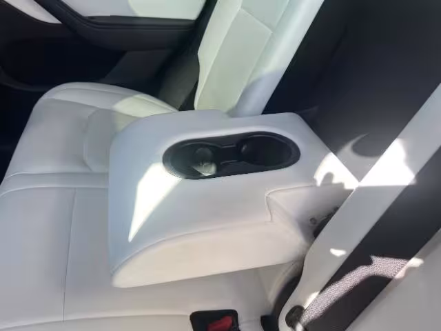 2021 Tesla Model Y - 5YJYGDEE2MF175822 - Image #23