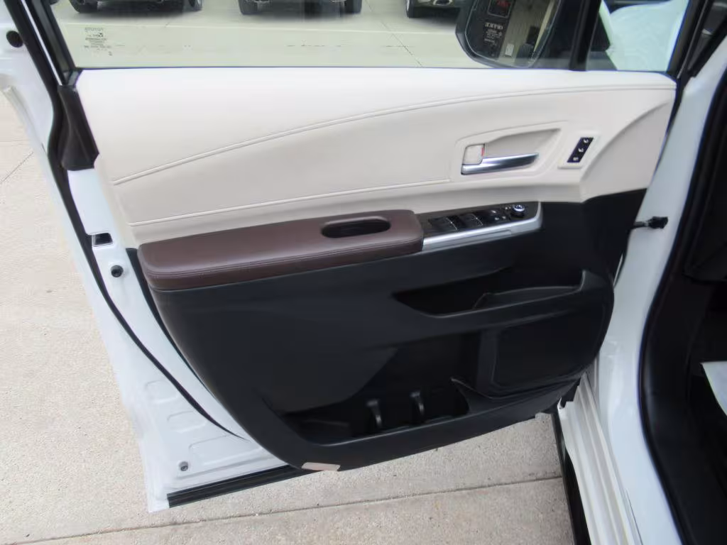2021 Toyota Sienna - 5TDERKEC7MS043912 - Image #10