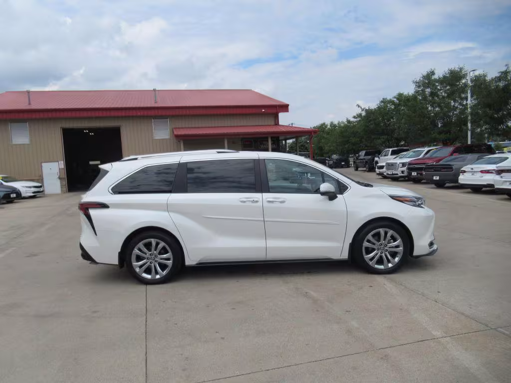 2021 Toyota Sienna - 5TDERKEC7MS043912 - Image #4