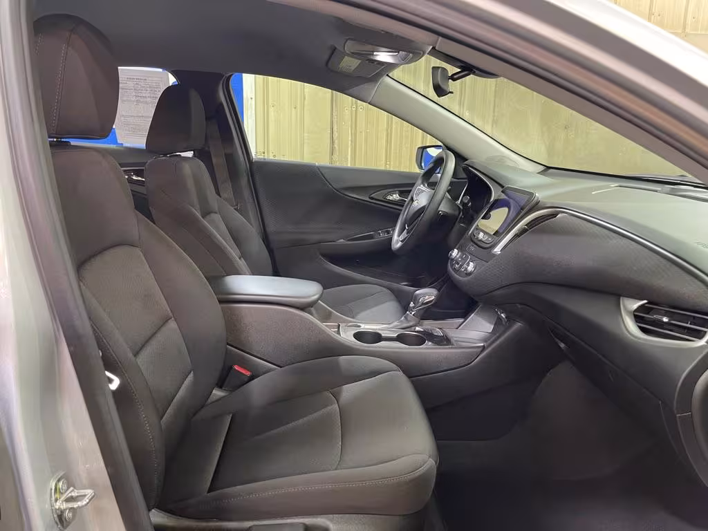 2022 Chevrolet Malibu - 1G1ZB5ST2NF147939 - Image #3