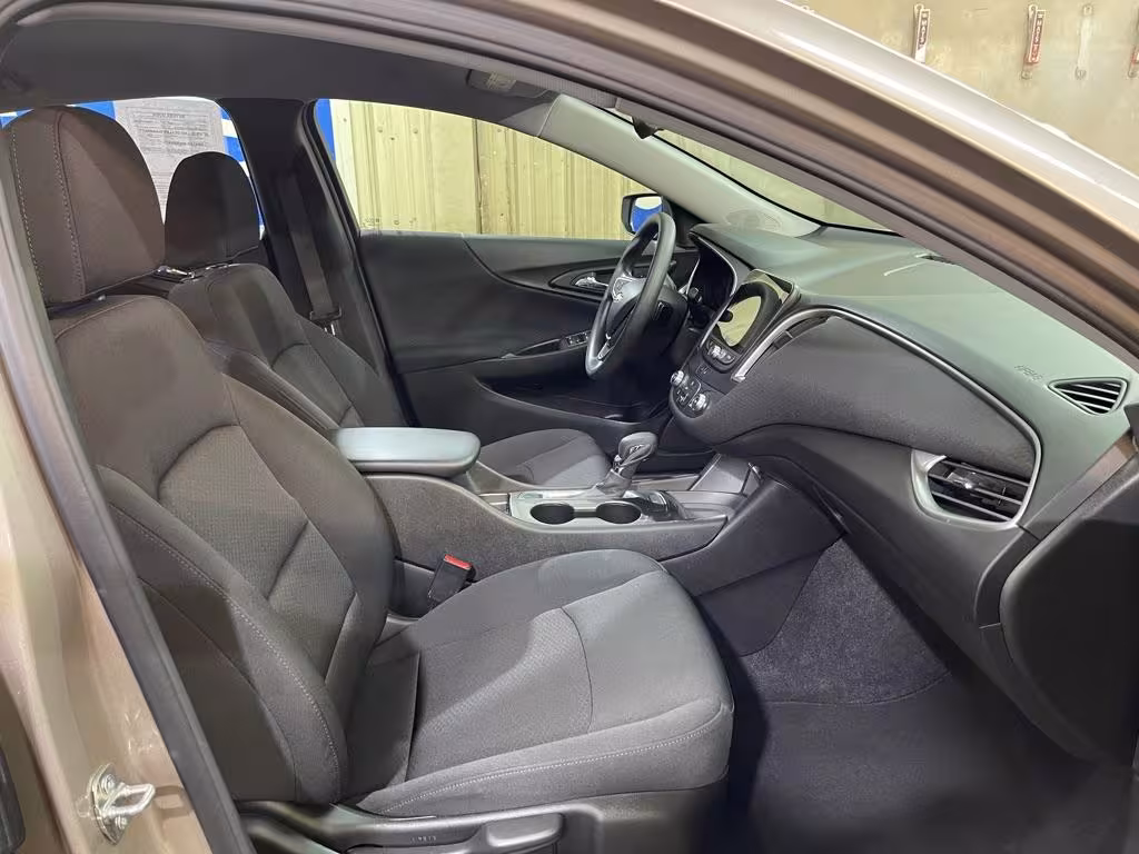 2022 Chevrolet Malibu - 1G1ZB5ST9NF116610 - Image #3