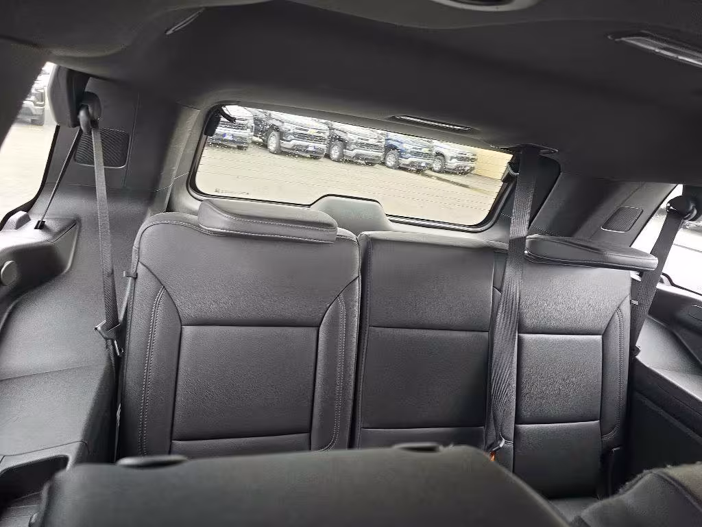 2022 Chevrolet Tahoe - 1GNSKPKD5NR243731 - Image #5