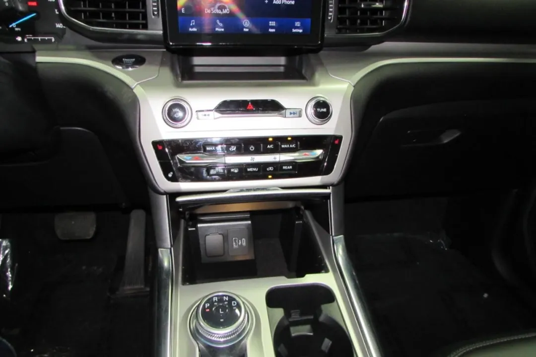 2022 Ford Explorer - 1FMSK8DHXNGB52279 - Image #21