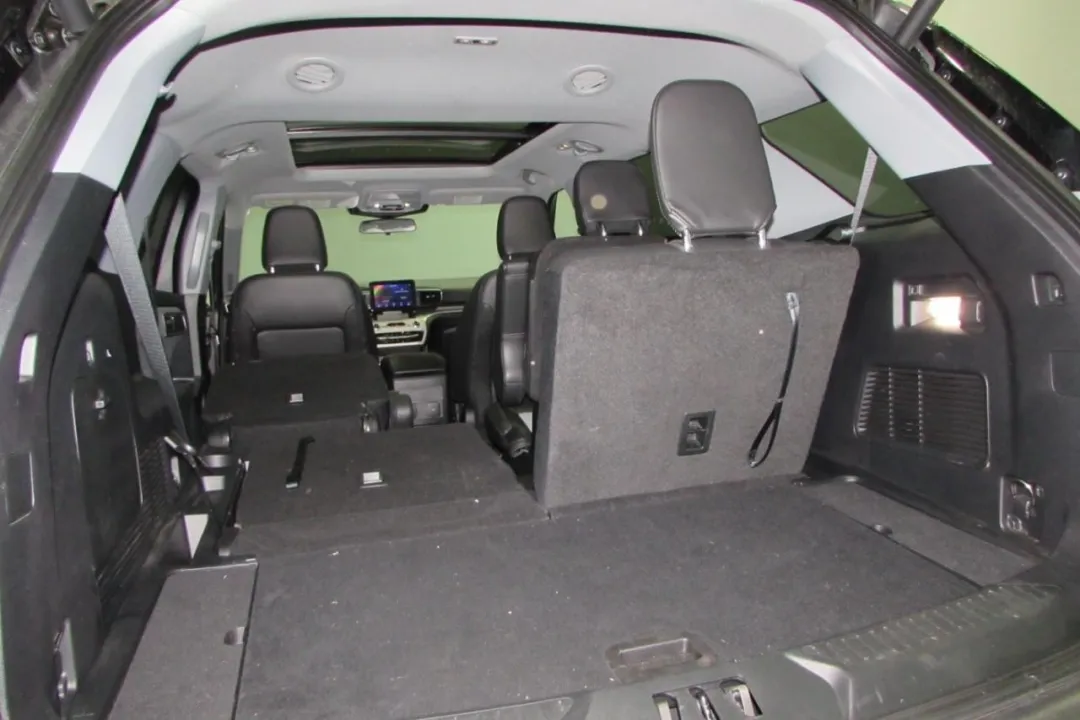 2022 Ford Explorer - 1FMSK8DHXNGB52279 - Image #29