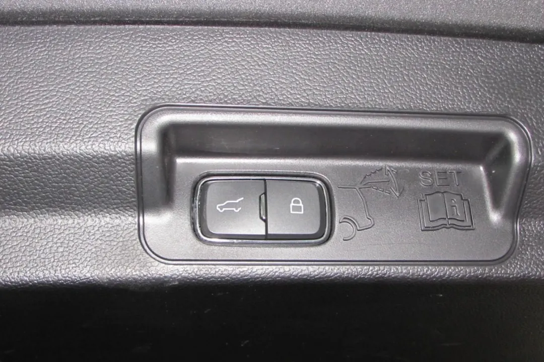 2022 Ford Explorer - 1FMSK8DHXNGB52279 - Image #30