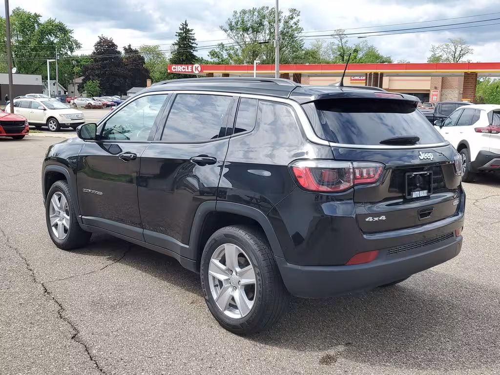 2022 Jeep Compass - 3C4NJDBB5NT233570 - Image #3