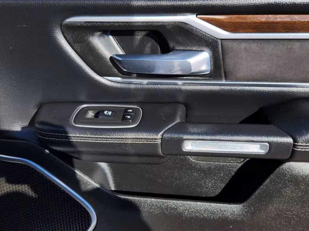 2022 Ram 1500 - 1C6SRFJT9NN204646 - Image #12