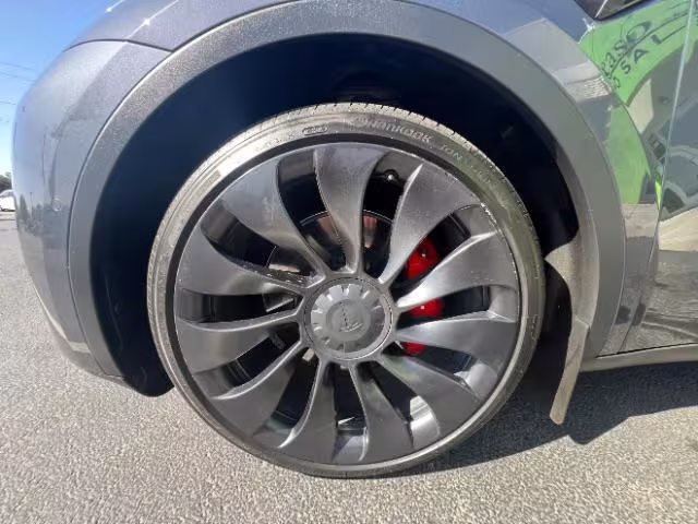2022 Tesla Model Y - 7SAYGDEF8NF409569 - Image #1