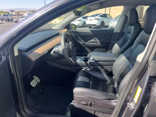 2022 Tesla Model Y - 7SAYGDEF8NF409569 - Image #15