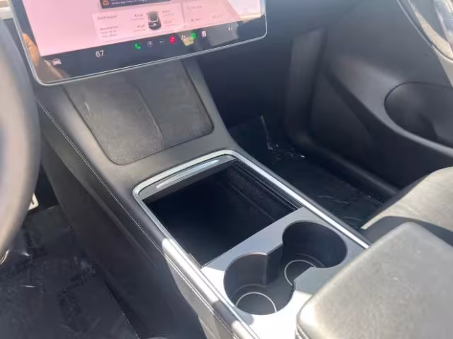 2022 Tesla Model Y - 7SAYGDEF8NF409569 - Image #17