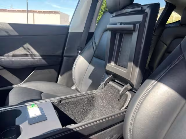2022 Tesla Model Y - 7SAYGDEF8NF409569 - Image #18