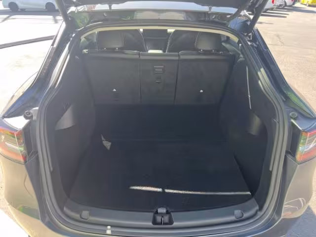 2022 Tesla Model Y - 7SAYGDEF8NF409569 - Image #23