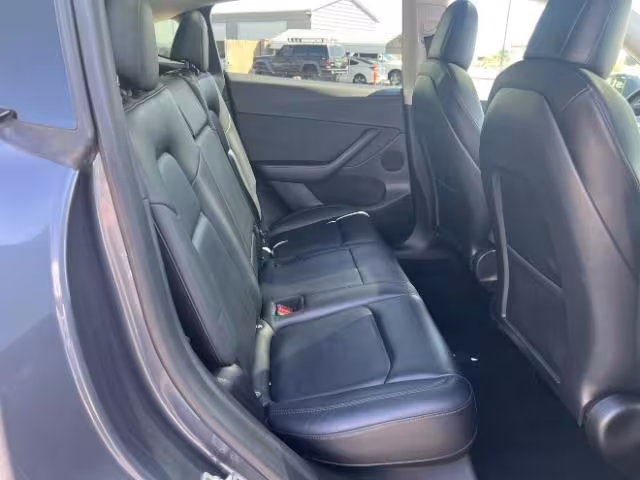 2022 Tesla Model Y - 7SAYGDEF8NF409569 - Image #25
