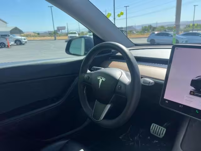 2022 Tesla Model Y - 7SAYGDEF8NF409569 - Image #28