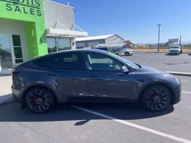 2022 Tesla Model Y - 7SAYGDEF8NF409569 - Image #9