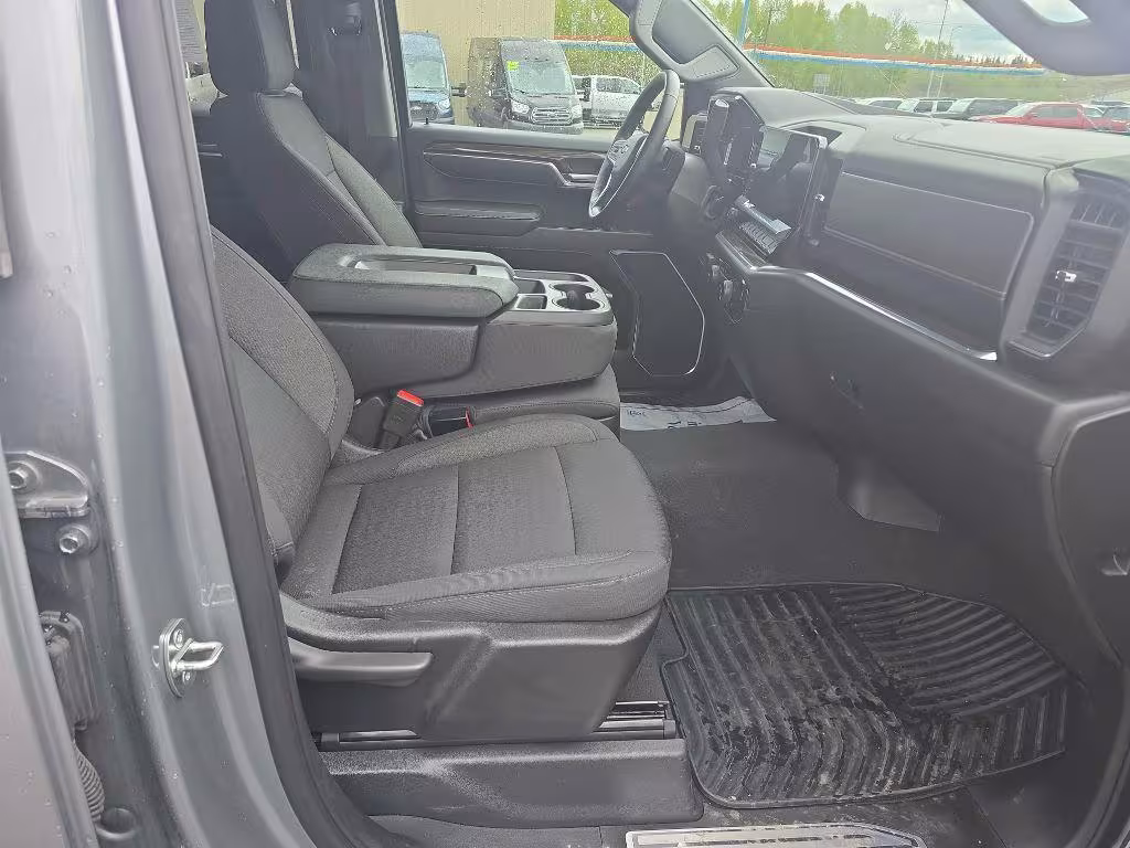 2023 Chevrolet Silverado 1500 - 1GCUDDED0PZ265502 - Image #4