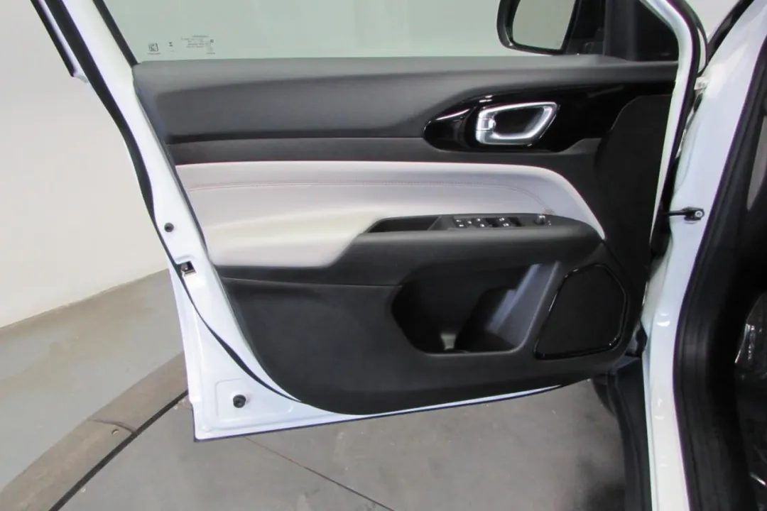 2024 Jeep Compass - 3C4NJDCN7RT173001 - Image #10