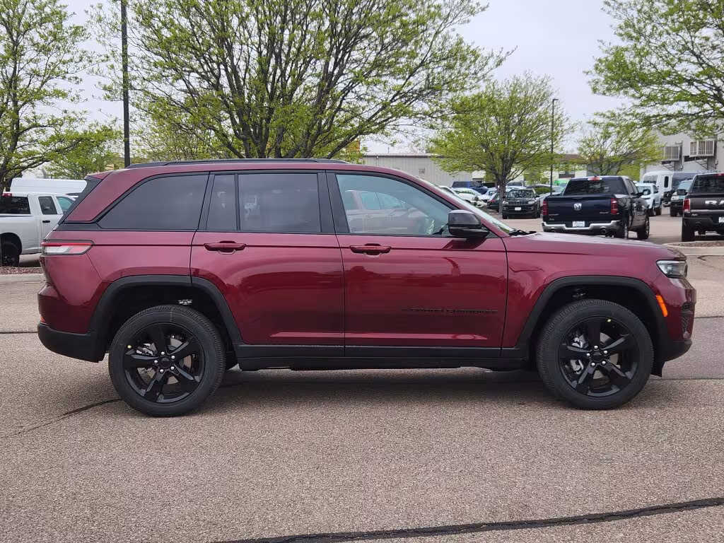 2025 Jeep Grand Cherokee - 1C4RJHAGXSC319695 - Image #1