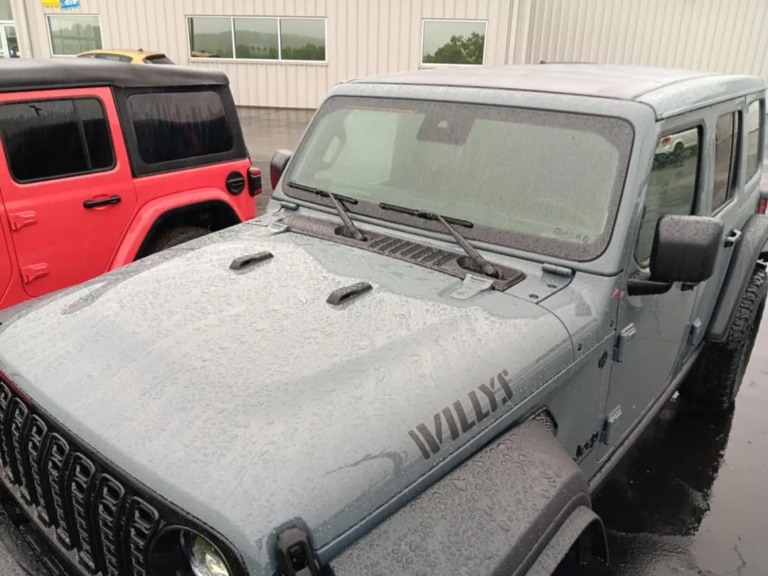 2025 Jeep Wrangler - 1C4RJXDG3SW583359 - Image #3