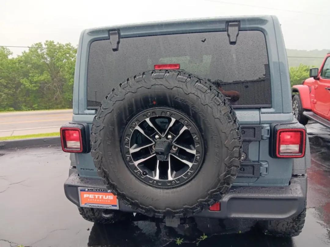 2025 Jeep Wrangler - 1C4RJXDG3SW583359 - Image #4