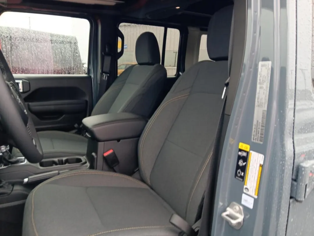 2025 Jeep Wrangler - 1C4RJXDG3SW583359 - Image #5