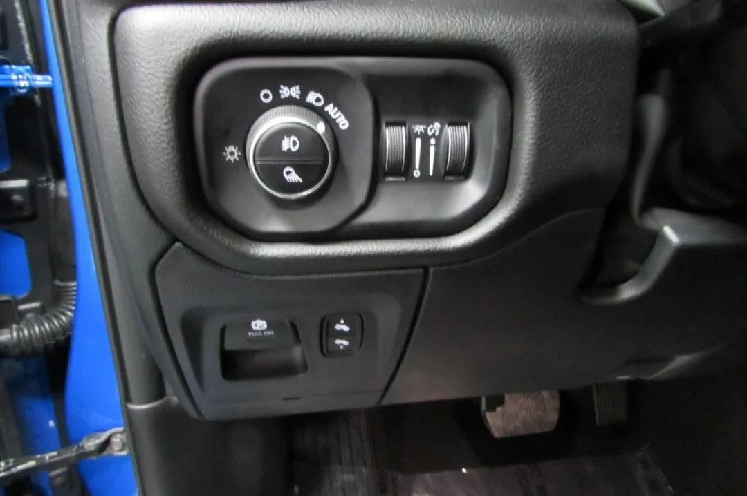 2025 Ram 1500 - 1C6SRFLP3SN636189 - Image #15