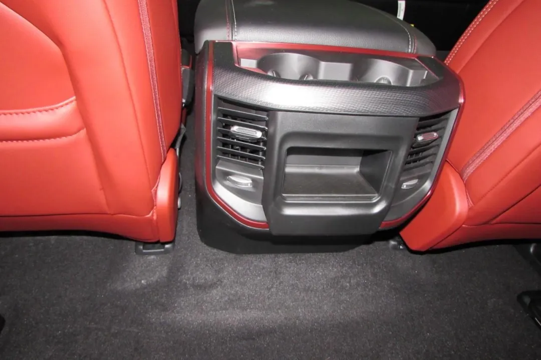 2025 Ram 1500 - 1C6SRFLP3SN636189 - Image #30