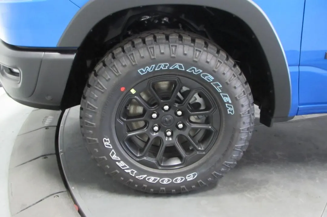 2025 Ram 1500 - 1C6SRFLP3SN636189 - Image #9