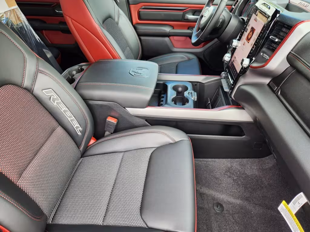 2025 Ram 1500 - 1C6SRFLP5SN738318 - Image #13